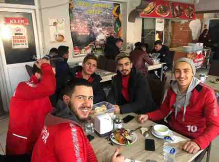 Köftecioğlu’ndan Galibiyet Jesti..