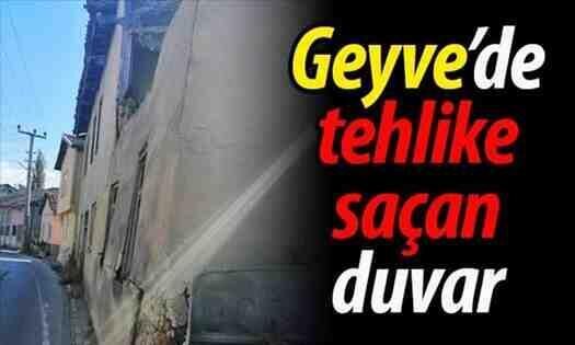 Geyve’de tehlike saçan duvar!