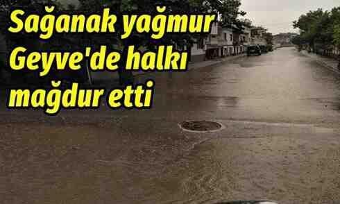 Sağanak yağmur Geyve’de halkı mağdur etti