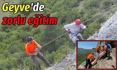 Geyve’de kayalık alanda zorlu eğitim