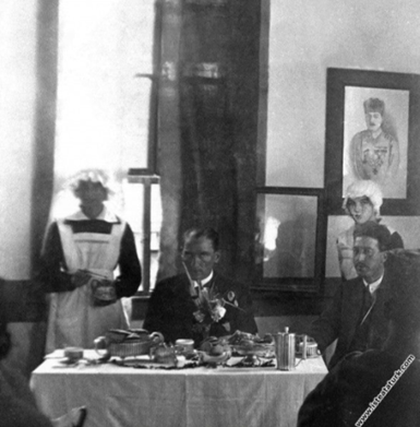 Atatürk’ün belki de ilk kez göreceğiniz Geyve’de çekilmiş fotoğrafları