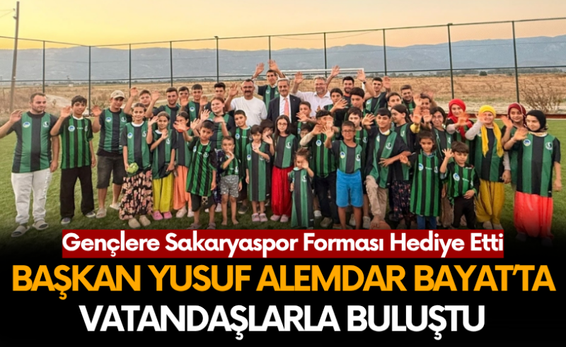 Başkan Yusuf Alemdar Bayat Mahallesi’nde Vatandaşlarla Buluştu: Gençlere Sakaryaspor Forması Hediye Etti