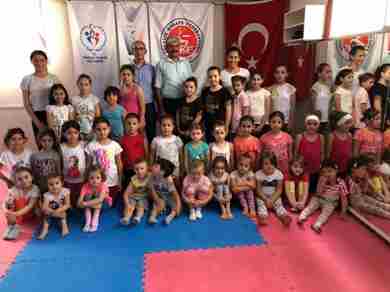 Geyve Karate ve Cimnastik yaz spor okulları devam ediyor